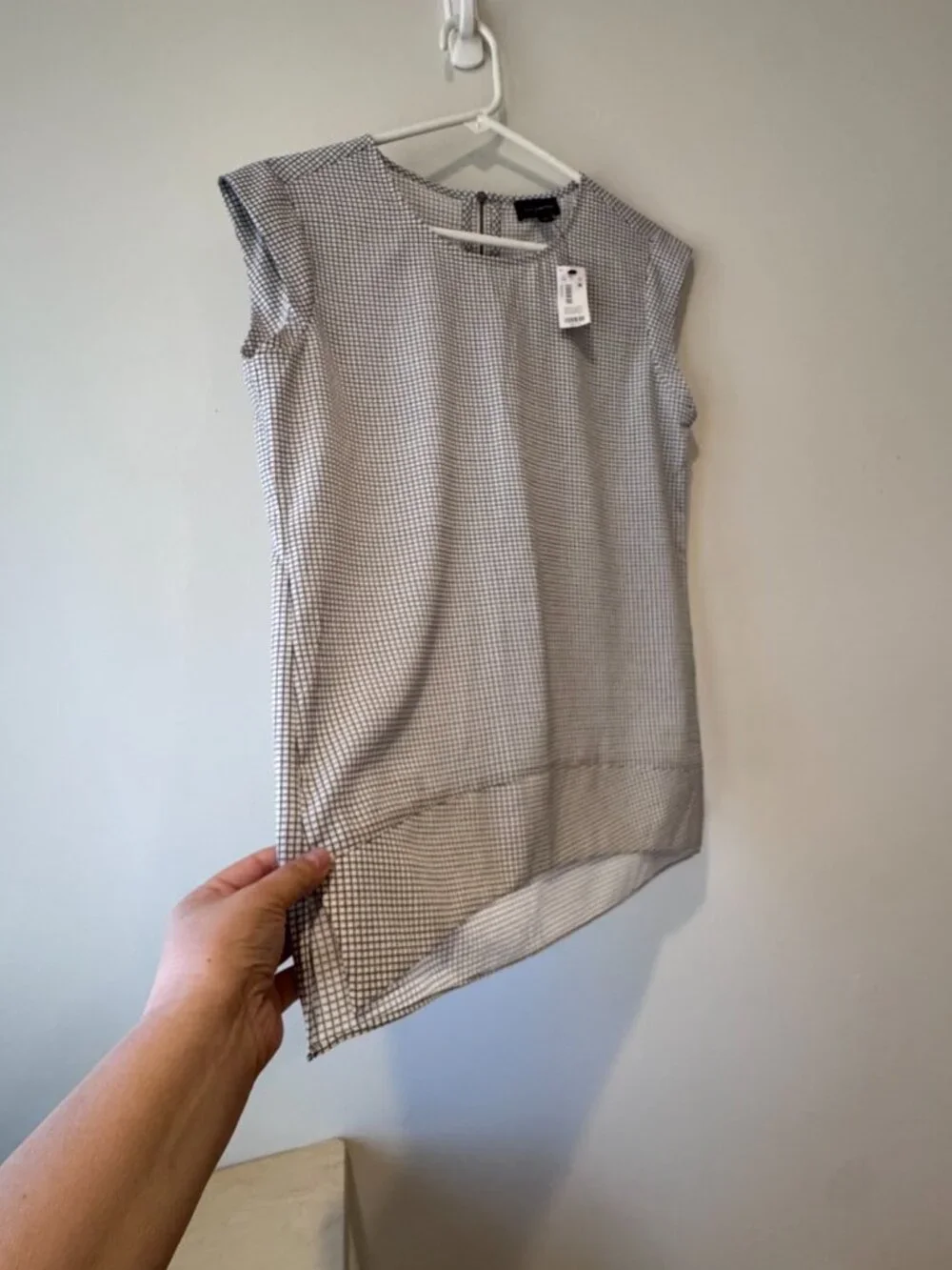 The Limited Sleeveless Checkered Blouse – Size M 🔥